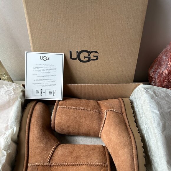 NWT Ugg Women's Classic Short II - Picture 6 of 13